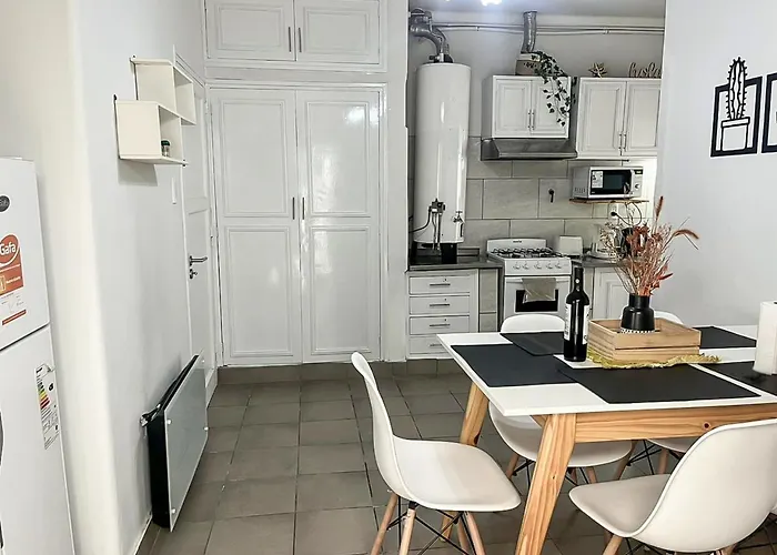 Hermosa Casa Estilo Nordico En Tranquilo Barrio Centrico