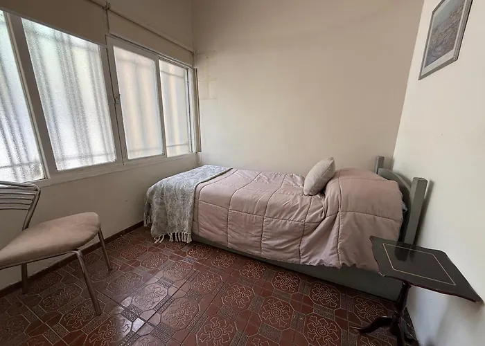 Amplia Casa En La 5Ta Seccion Ciudad Con Patio Y Parrilla